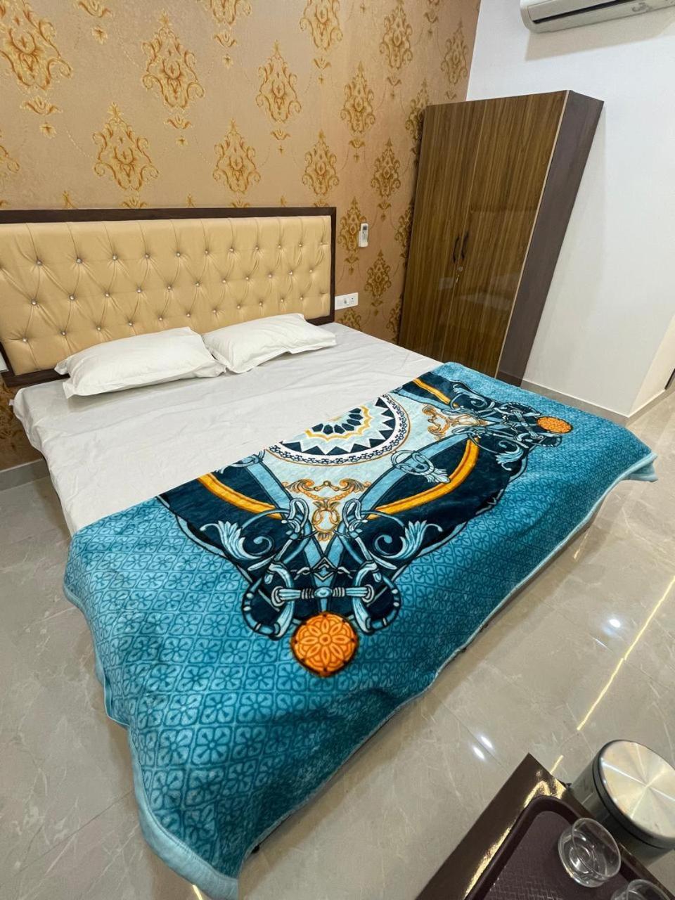 Bed and Breakfast Kashi Imperial Варанаси Экстерьер фото