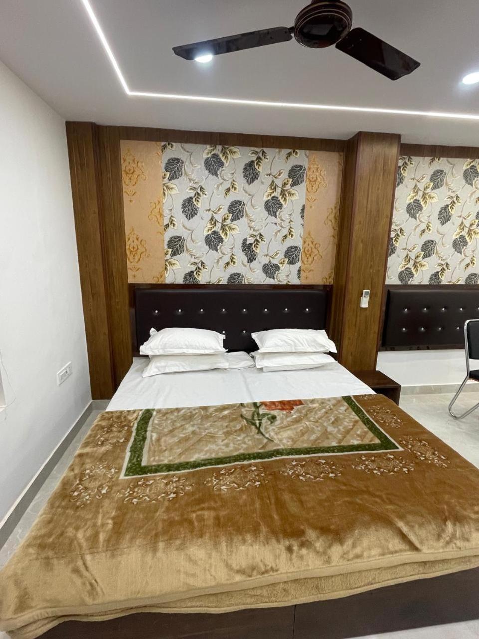 Bed and Breakfast Kashi Imperial Варанаси Экстерьер фото